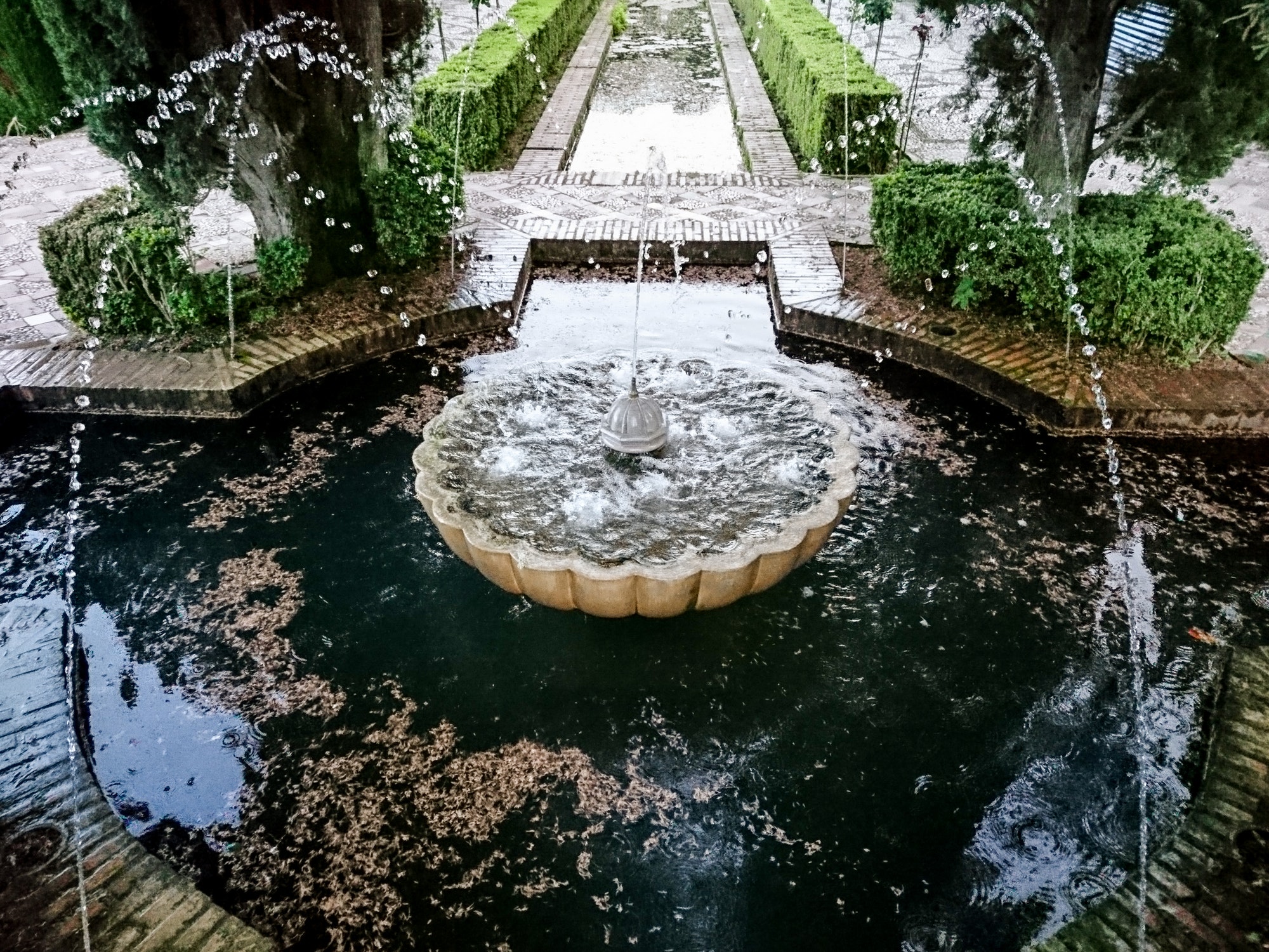 Fountain in the gardens of the Generalife Palace